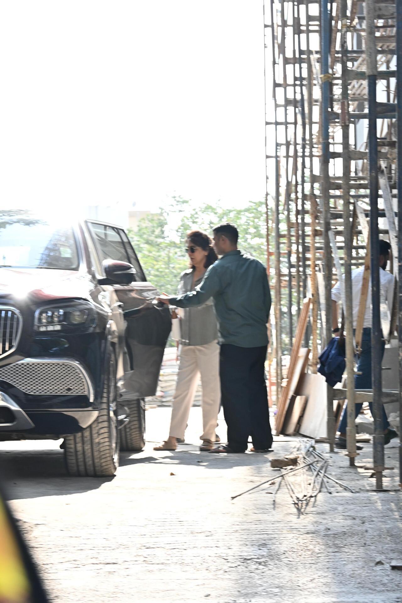 Neetu Kapoor spotted inspecting the progress of their home in the city