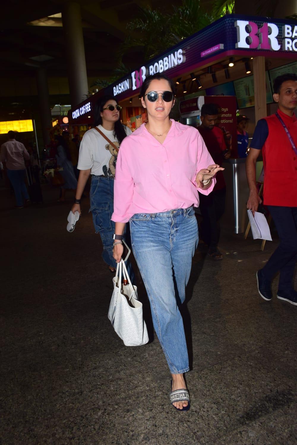 Sania Mirza was spotted at the Mumbai airport. She looked adorable in her chosen attire