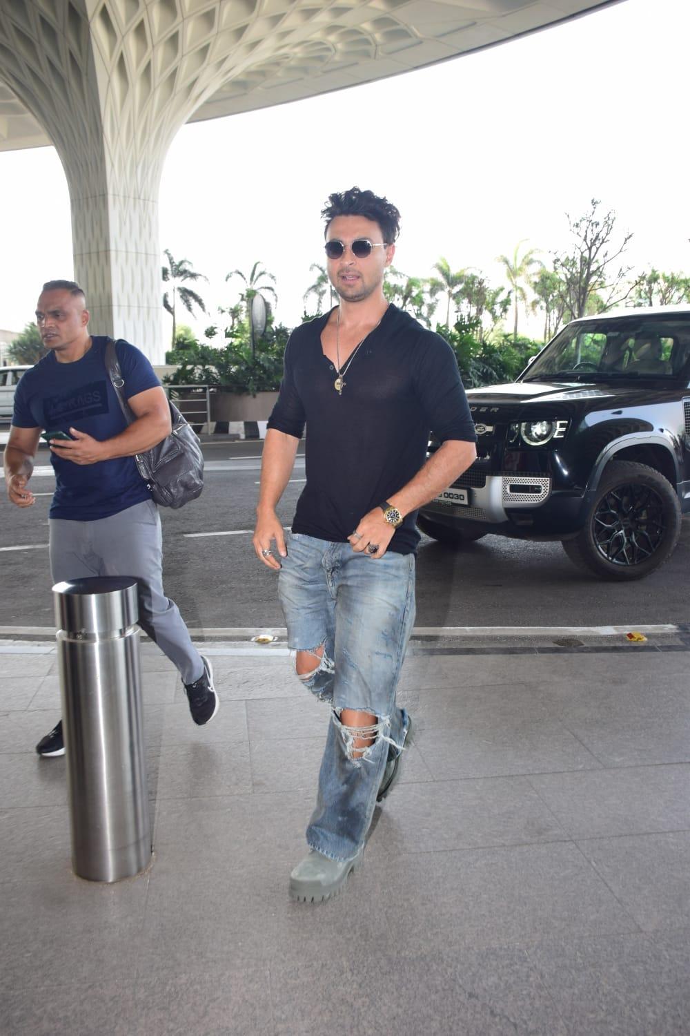 Aayush Sharma, Salman Khan's brother-in-law was spotted at the Mumbai airport today