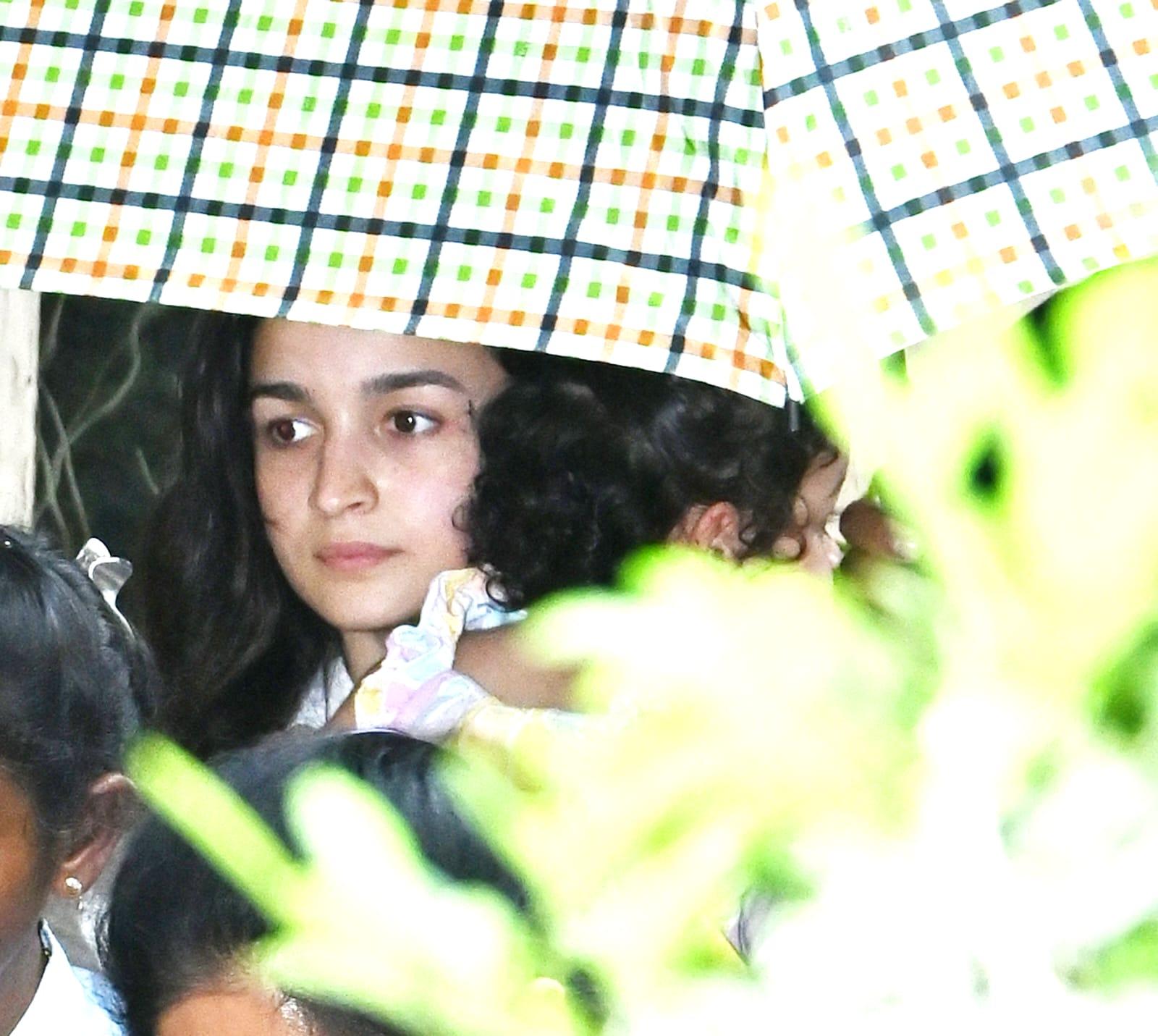 Alia Bhatt was spotted at Kareena Kapoor's house with her little princess Raha