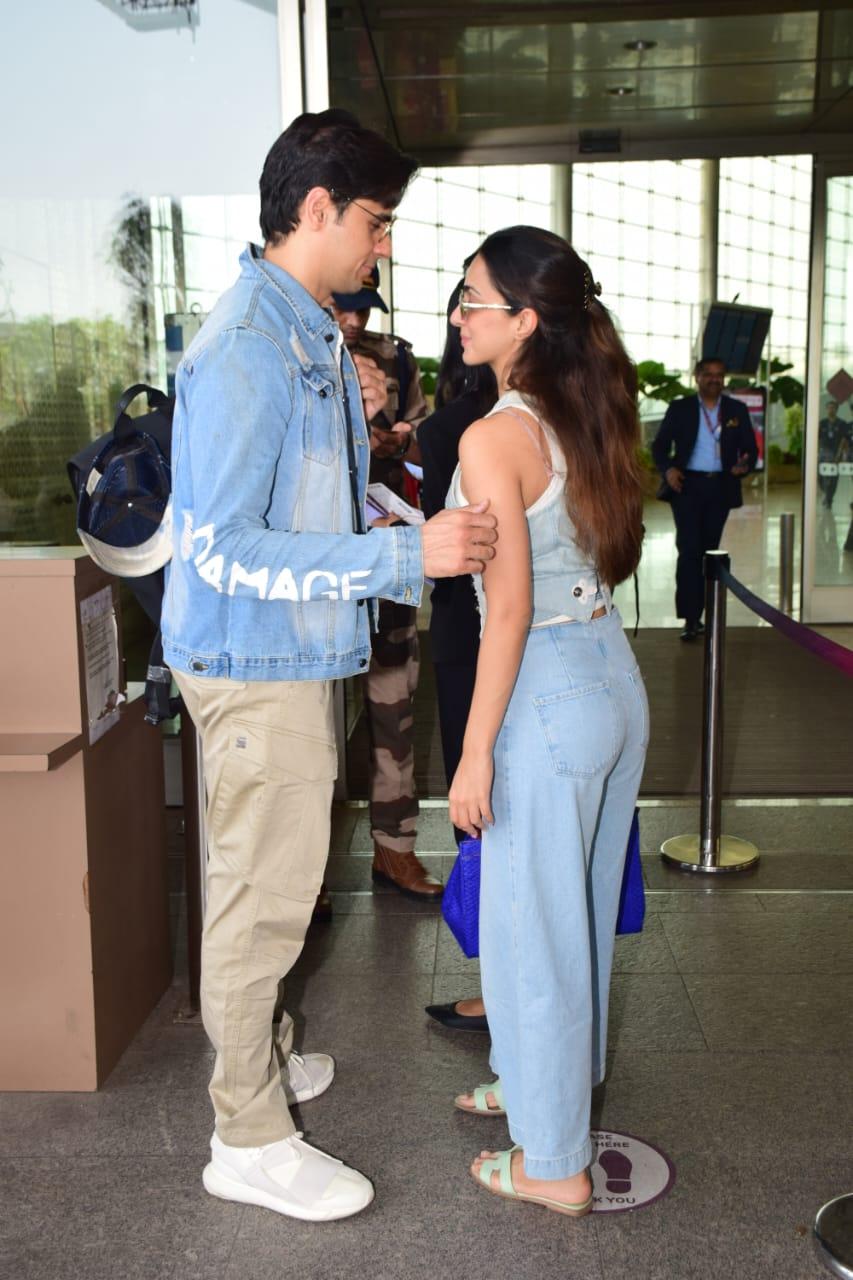 Bollywood's cutest couple Sidharth Malhotra and Kiara Advani was clicked at the Mumbai airport today
