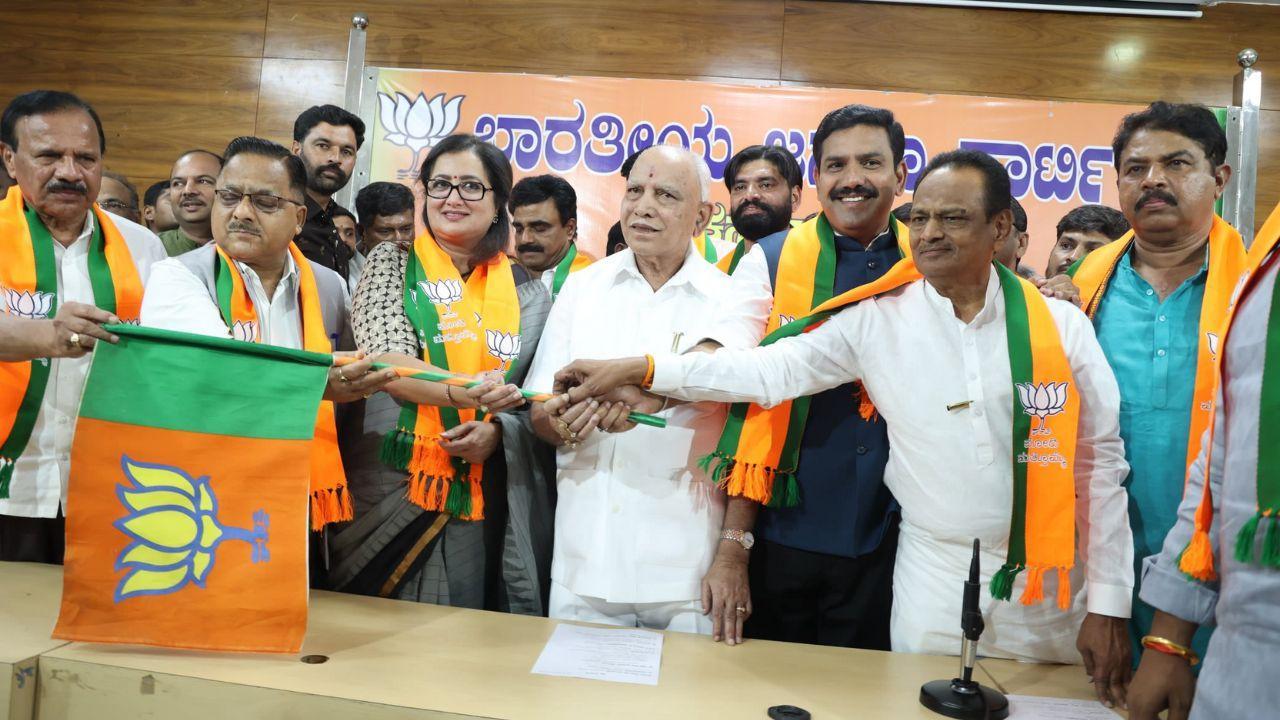 Karnataka: Mandya MP, actor-turned-politician Sumalatha Ambareesh joins BJP
