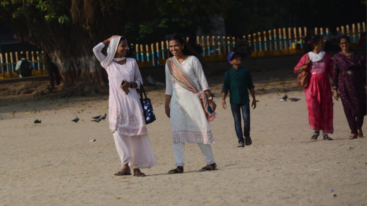 IN PHOTOS: People hit the beach as Mumbai's temperatures rise