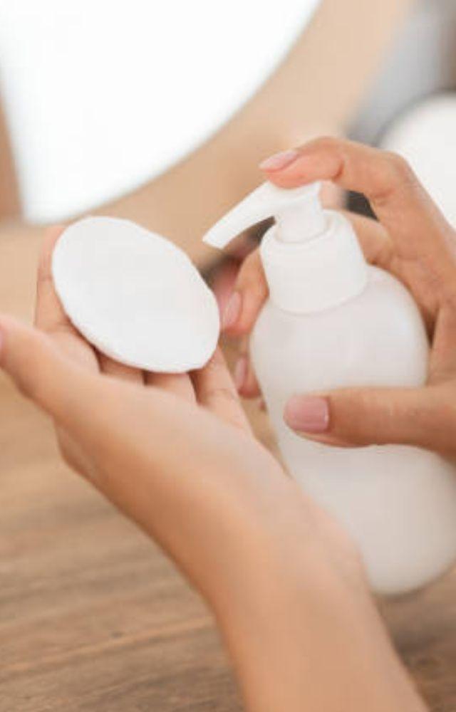 Use a lightweight, oil-based cleanser to remove sunscreen and makeup buildup, followed by a gentle water-based cleanser to remove any remaining impurities
