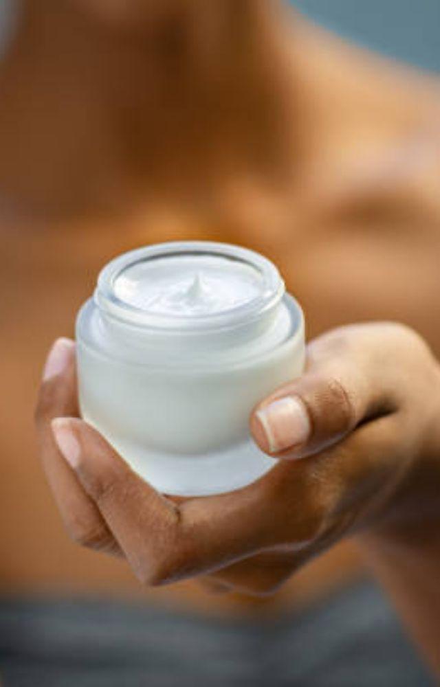 Embrace lightweight lotions, gel-based formulas, or even oil-free moisturisers with hyaluronic acid for deep hydration without the greasiness
