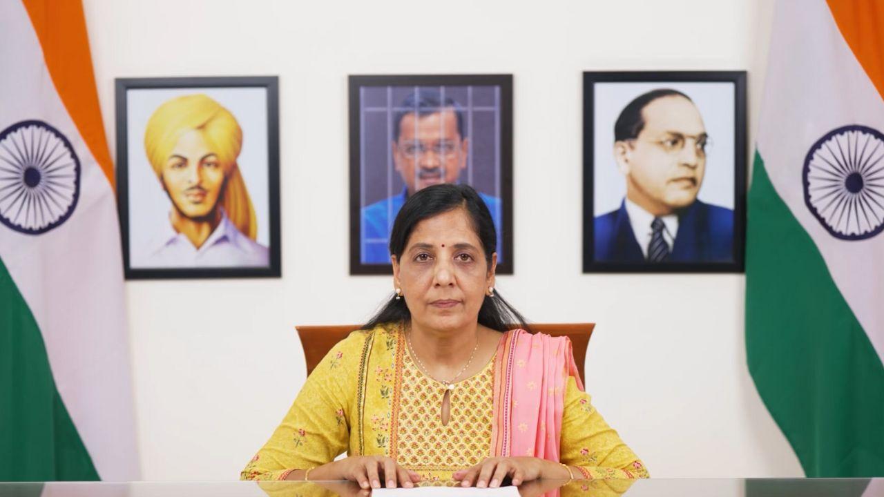 Lok Sabha Elections 2024: Sunita Kejriwal to lead AAP campaign, begins with East Delhi roadshow