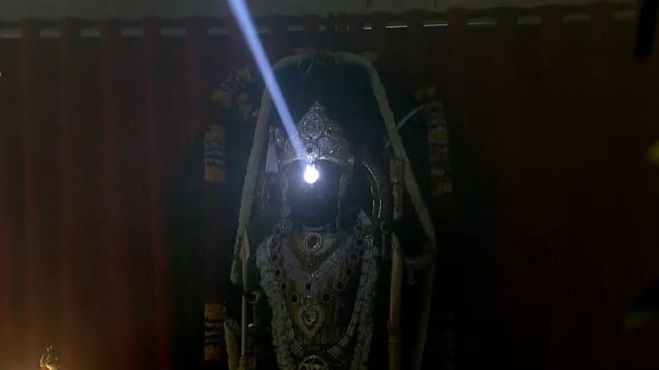Ram Lalla idol's forehead illuminates with 'Surya Tilak' at Ayodhya Temple