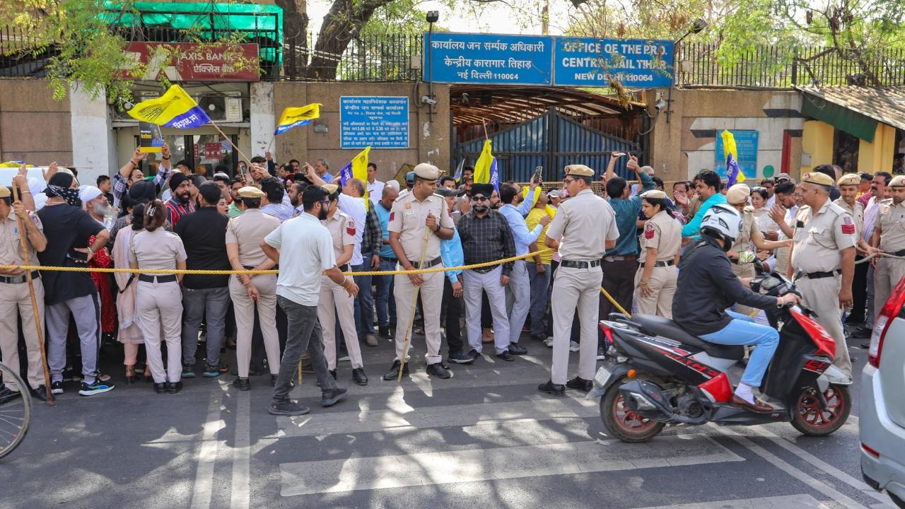 A protest erupted outside Tihar Jail ahead of the arrival of Delhi Chief Minister Arvind Kejriwal and security was beefed up to maintain the law and order situation A protest erupted outside Tihar Jail ahead of the arrival of Delhi Chief Minister Arvind Kejriwal and security was beefed up to maintain the law and order situation