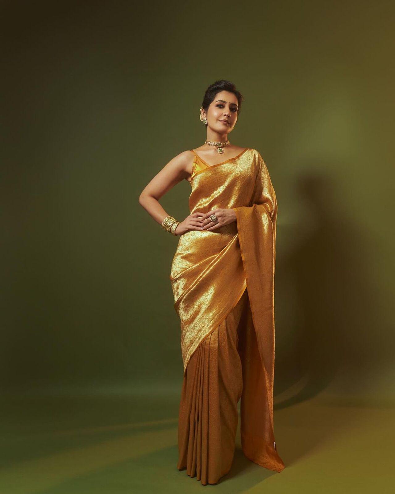 The OG Gold! How can one ever go wrong with monotone sarees. Raashii Khanna looks elegant and graceful in this golden saree paired with traditional accessories and her hair tied in a neat bun