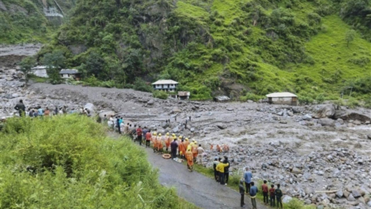 The heavy rains and cloudbursts have caused widespread damage to infrastructure in the affected areas. Four motorable bridges and several footbridges have been washed away, and numerous roads have been blocked due to landslides. Additionally, the apple crop in the region has suffered significant damage, adding to the economic impact of the disaster