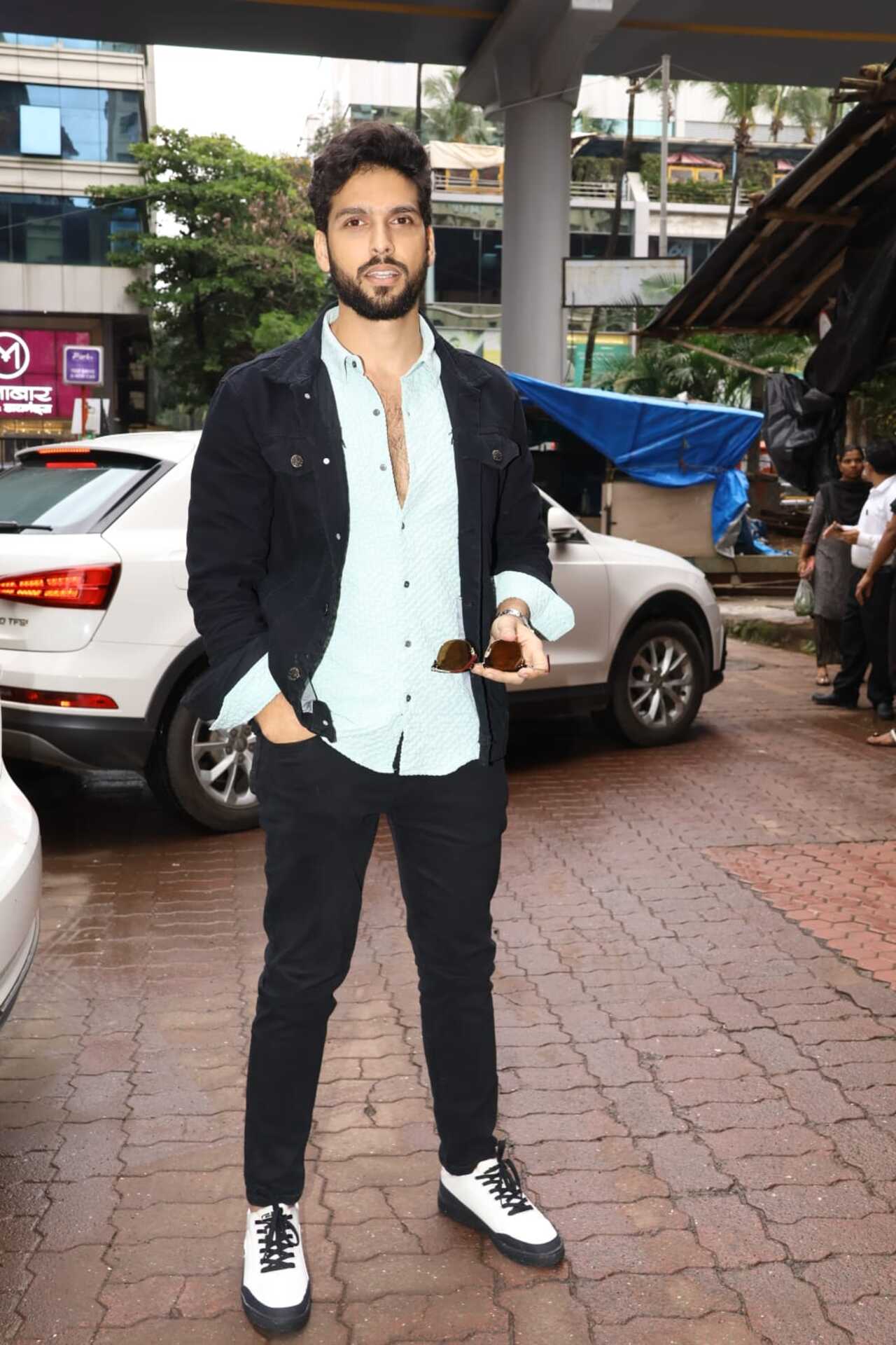 Singer Armaan Malik was spotted by the paparazzi in town sporting a new hairdo