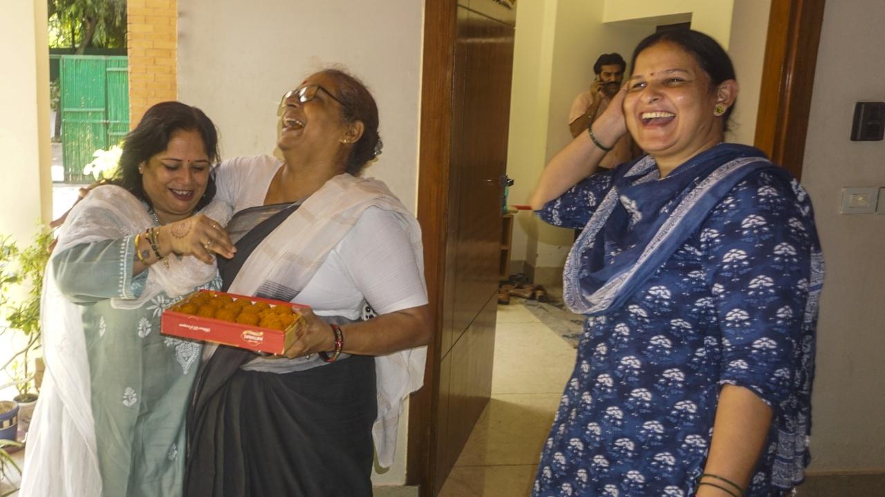 Party leaders and workers started streaming in at the AAP headquarters on DDU Marg with the premises reverberating with drum beats. Several party leaders, including minister Saurabh Bharadwaj, distributed sweets to people who gathered there