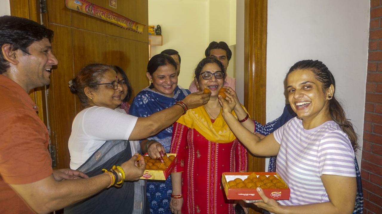 At his residence, Manish Sisodia's wife Seema Sisodia and other family members distributed sweets to visitors with smiling faces