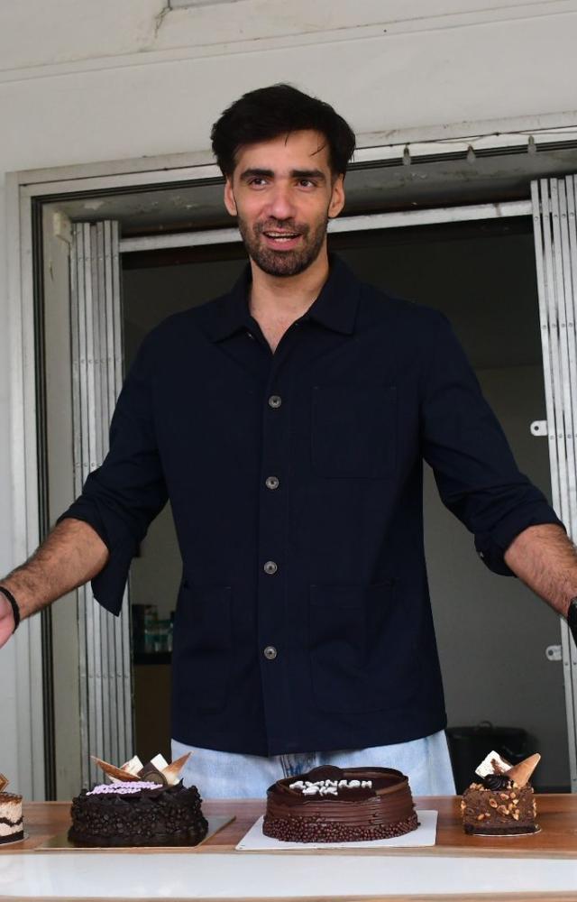 Dressed in a crisp black shirt, he was seen cutting a cake with the paparazzi in the city