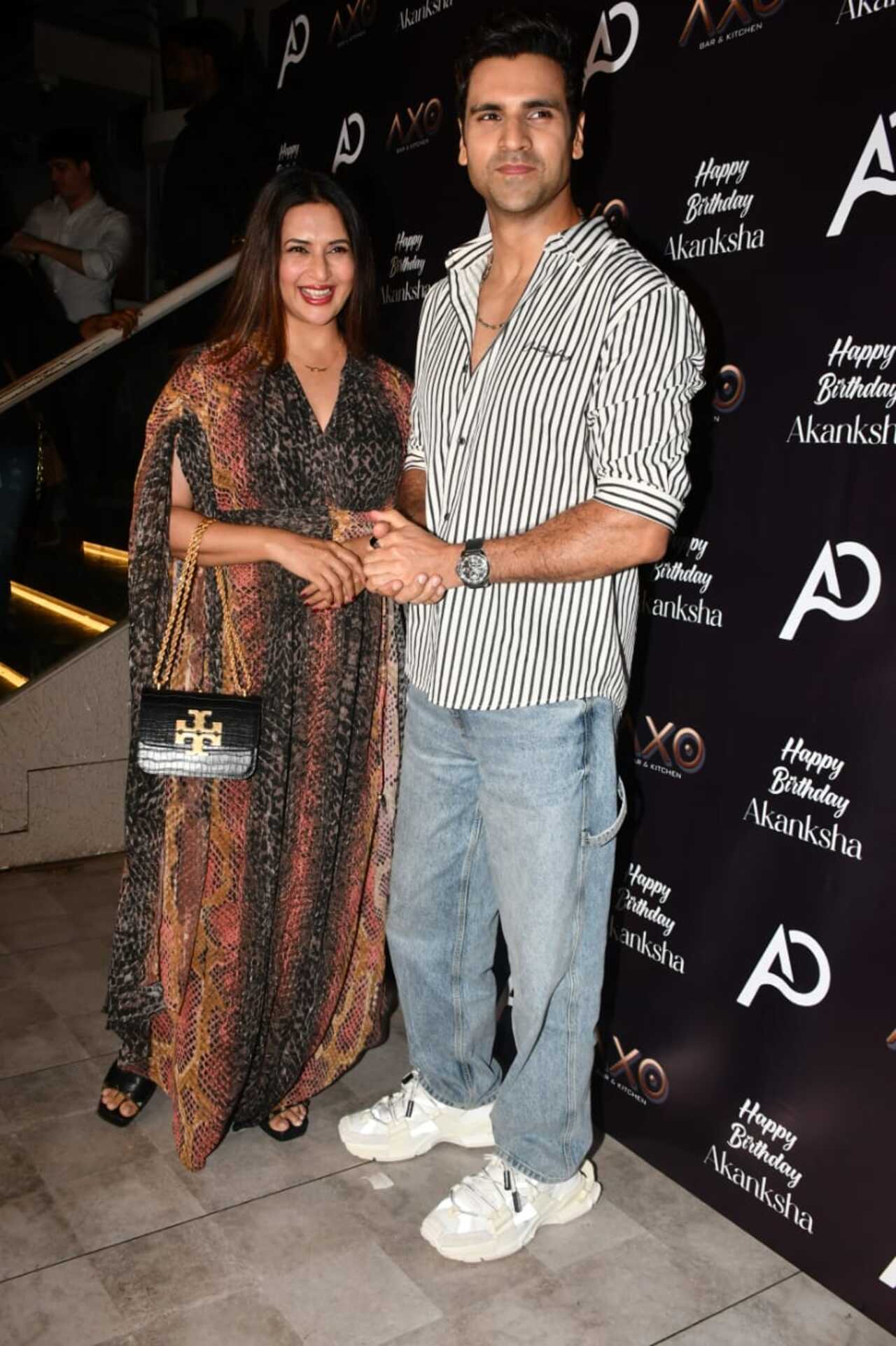 Divyanka Tripathi and Vivek Dahiya posed together for the cameramen stationed 