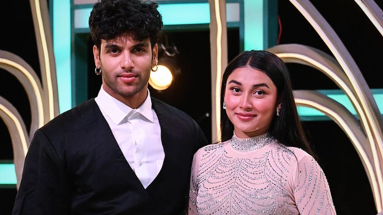  Jashwanth Bhopana & Akriti Negi lift the trophy of 'MTV Splitsvilla X5'