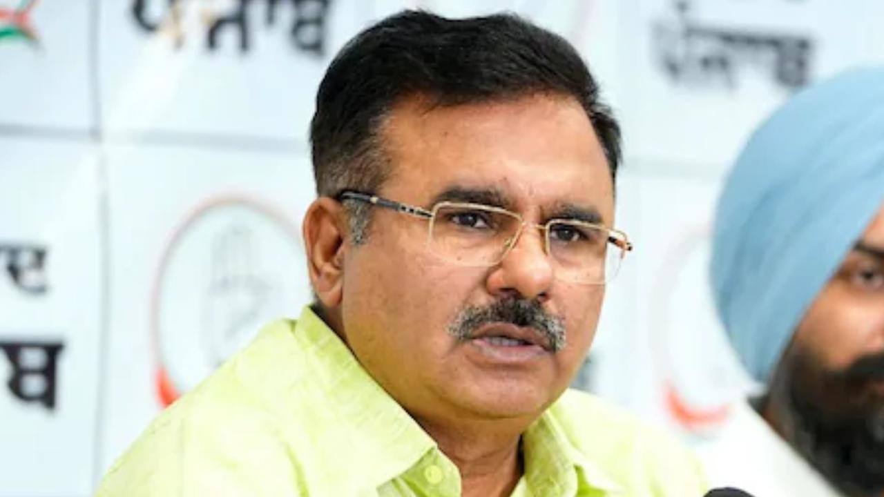 Shiv Sena leaders write to Rahul Gandhi, Mumbai Police; demand action against Alok Sharma