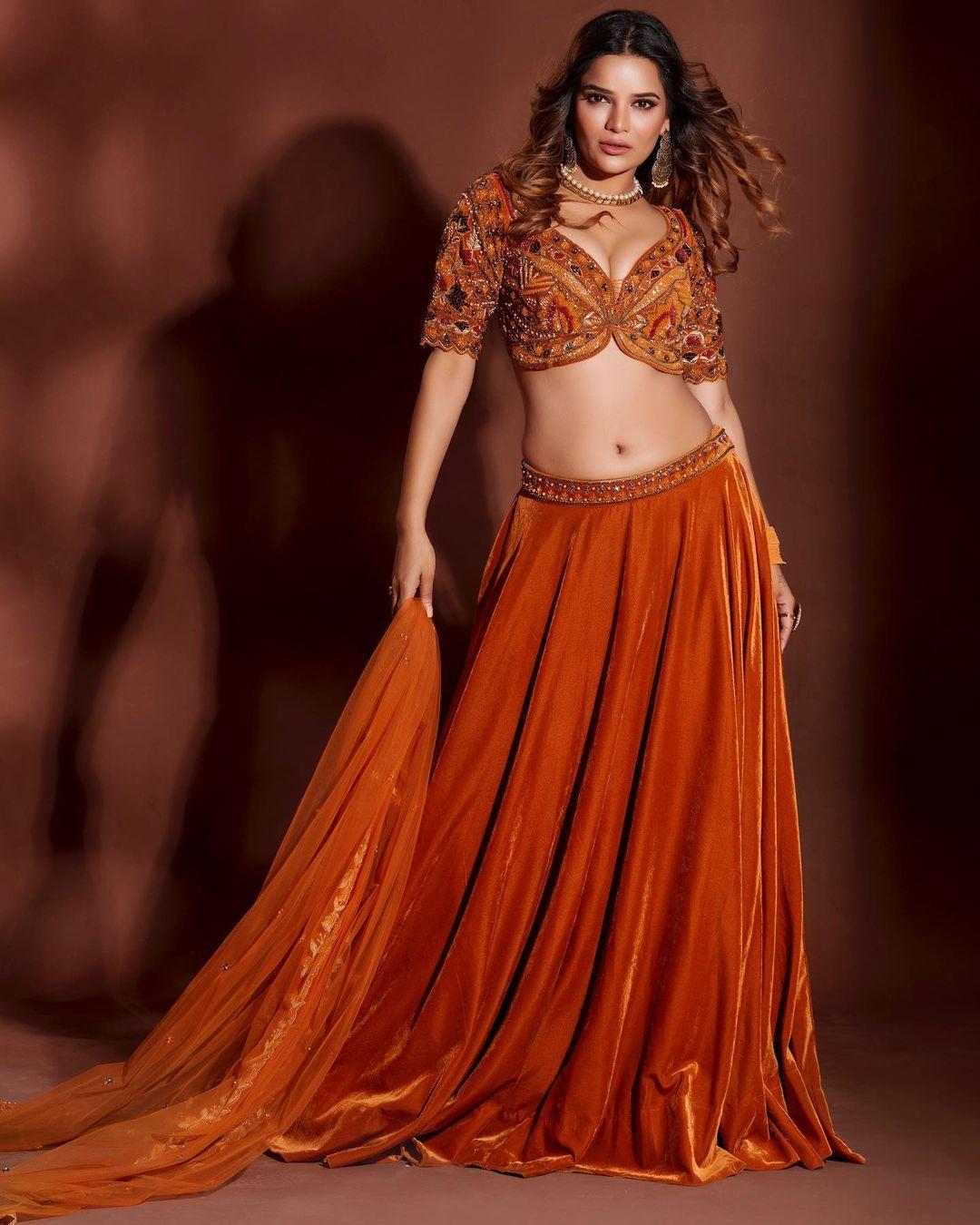 Are you someone who is always open to something OTT? Hahaha, here's a lehenga set right from Archana's Instagram that can add drama to your look this Ganpati Pujan
