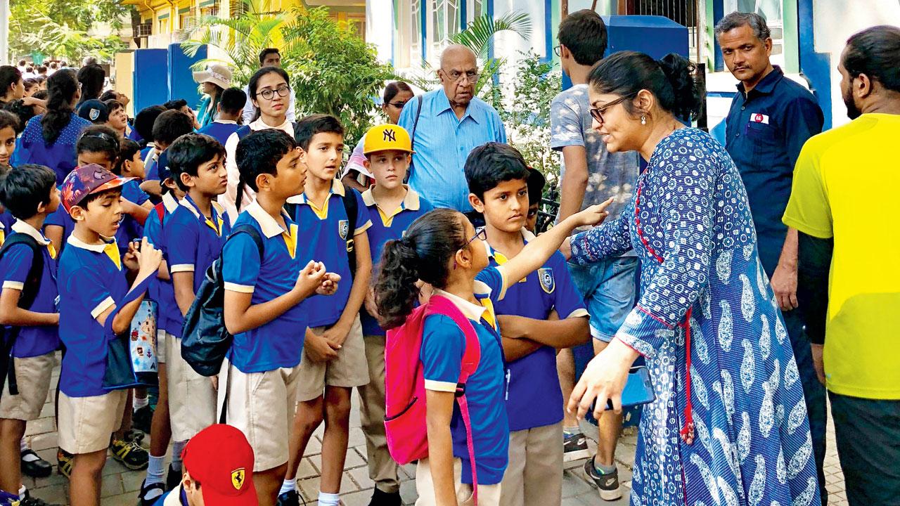 A photograph featured in the newsletter sheds light on an activity conducted by Art Deco Mumbai Trust to educate students about the Art Deco structures along Oval Maidan. PIC COURESTY/Art Deco Mumbai Trust
