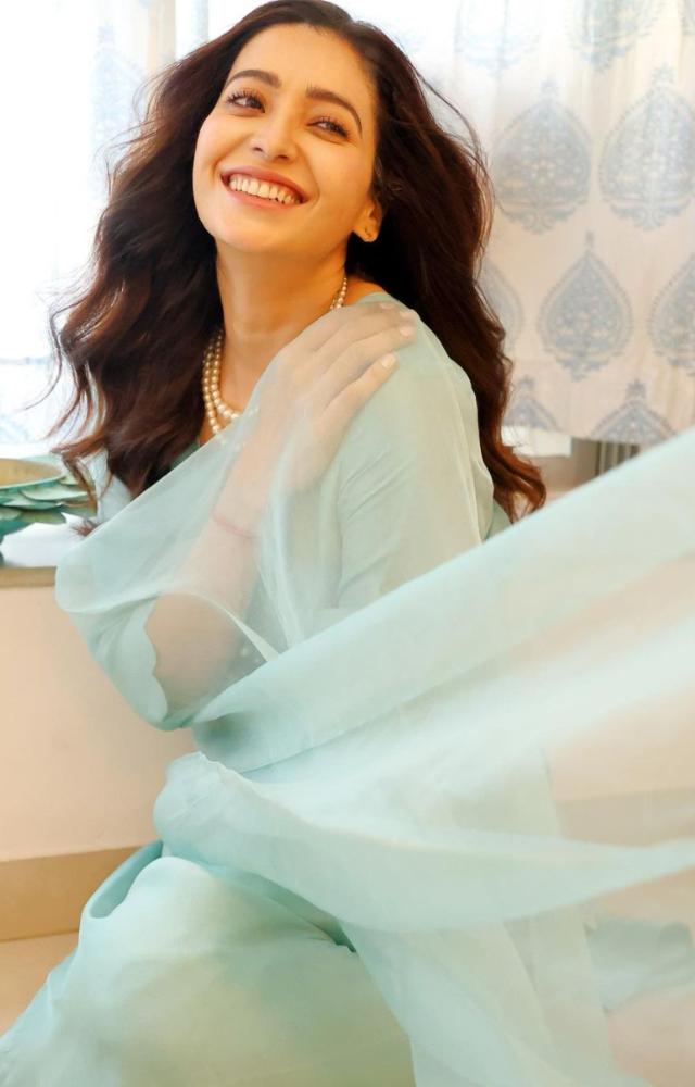 For days when you wish to wear traditional but don`t want to go OTT, this green suit is a must-have