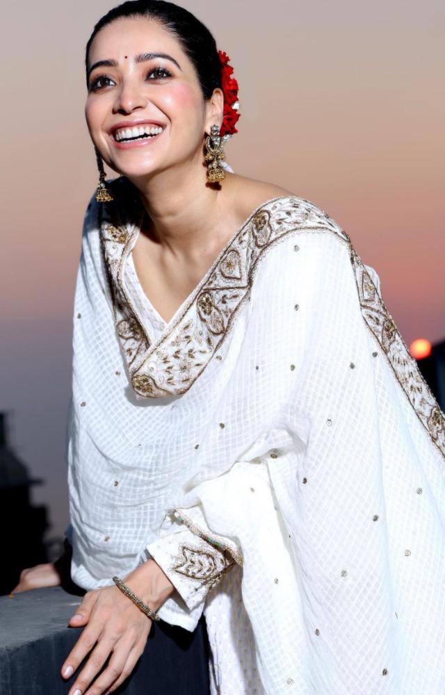 The actress has a knack for picking perfect suits that match her vibe. This suit gives off very `bestie wedding ready` vibes