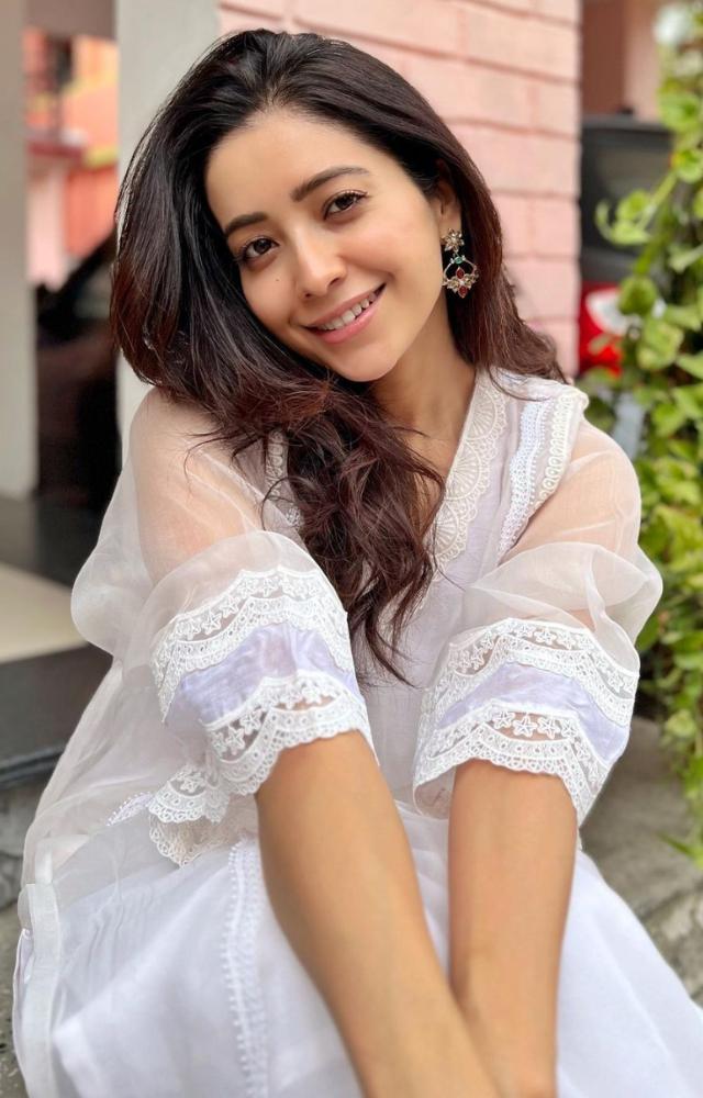 One can never go wrong with white, and Asha Negi proved this statement with a stunning appearance