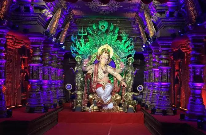The Chinchpoklicha Chintamani is also popularly called as Chinchpoklicha Cha Raja. The highlight of this Ganpati Idol is its 'Aagman Sohala', during which Lord Ganesha is welcomed with great pomp days prior to the Ganesh Chaturthi festival