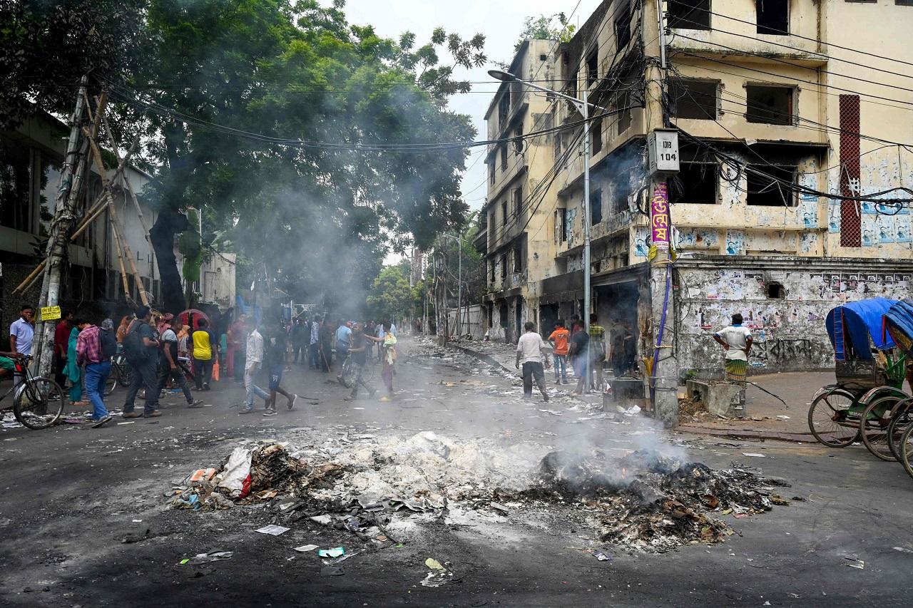 Yunus, however, did not follow through on the plan but at that time he criticised Bangladeshi politicians alleging they were only interested in money