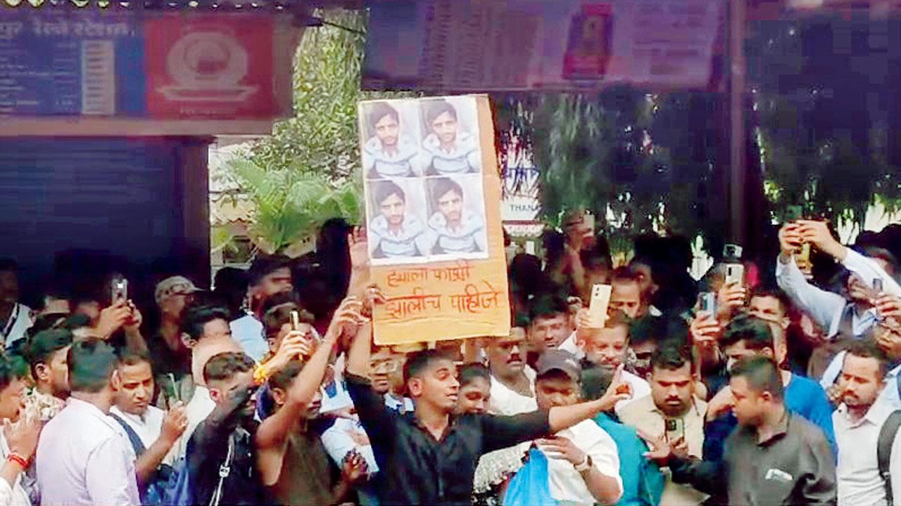 Protesters demanding capital punishment. Pics/Navneet Barhate