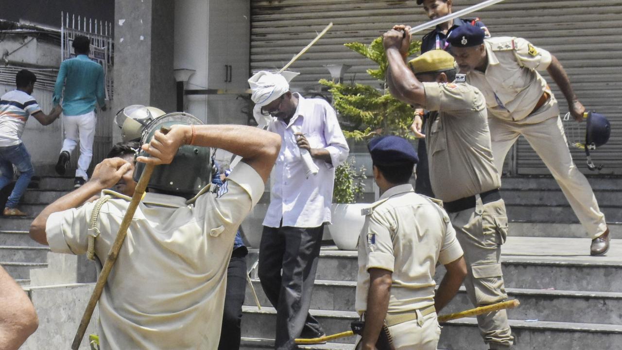 The police are also on alert in Uttar Pradesh's Noida where forces have been deployed in large numbers. The Joint Commissioner of Police of Noida, Shiv Hari Meena, said that the Police are conducting foot marches to ensure law and order is not disturbed