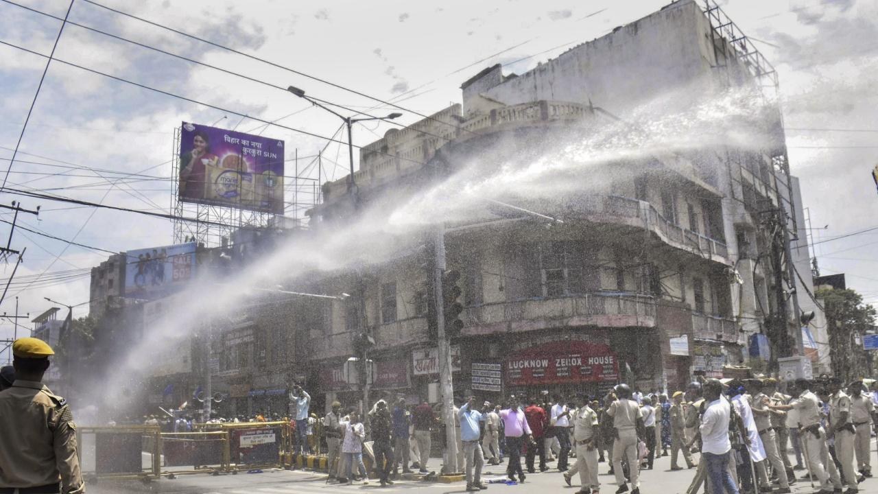 The impact of the bandh is also being seen in Jharkhand's capital city, Ranchi. The roads of Harmu Chowk, Kathal Mode, and Chapu Toli Chowk, have been completely blocked. The bandh supporters are protesting by burning tyres on the road
