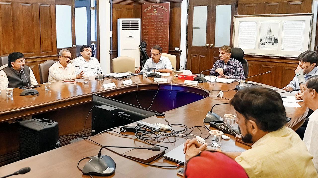 Mumbai: Voters per booth to be reduced to ease long queues