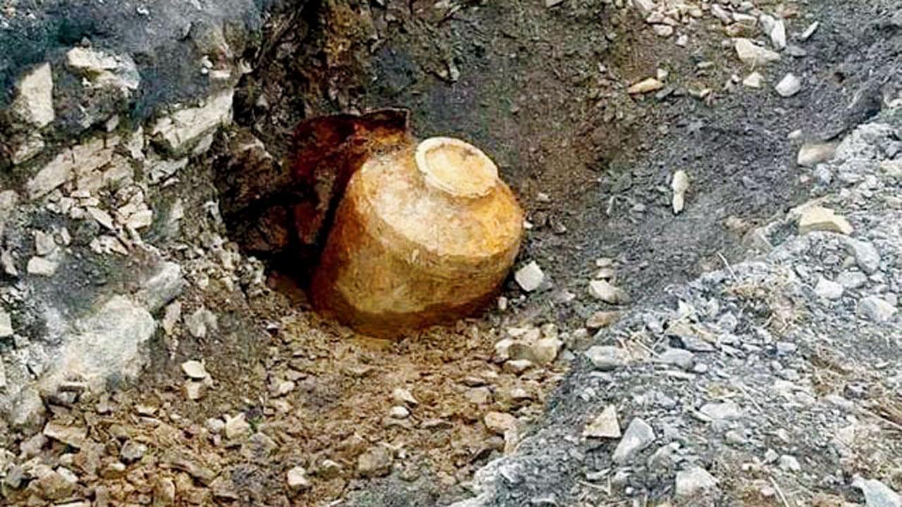 Over 400 homes evacuated in  Northern Ireland to remove bomb dating to WWII