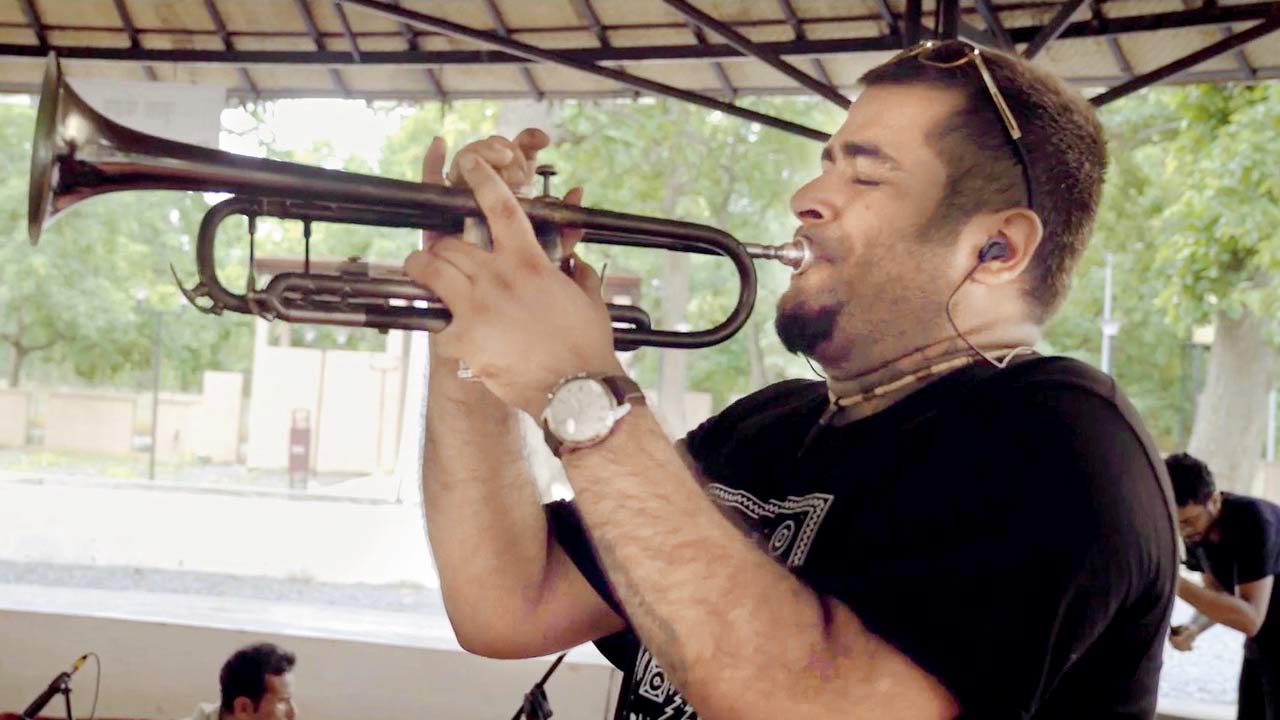 Piyush Kapoor plays the trumpet in the Iya kaye hajaari music video