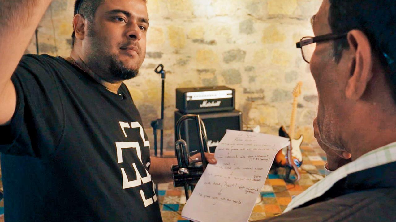 Piyush Kapoor discusses a composition with a local musician