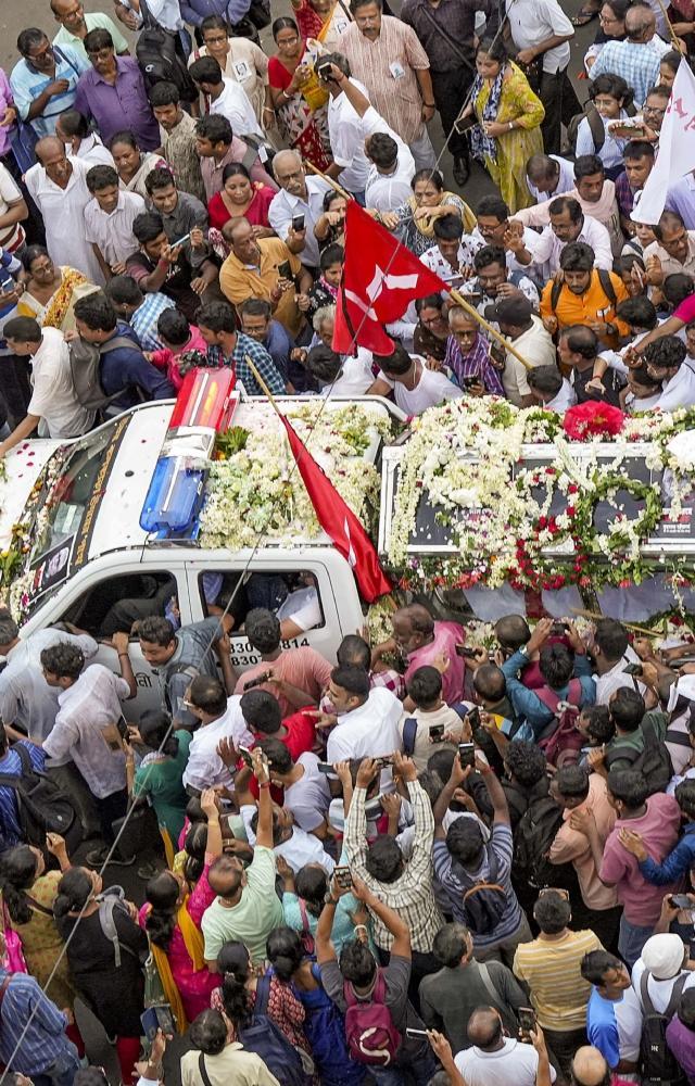 Hundreds bid adieu to Bhattacharjee
