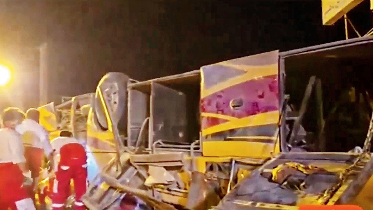 Bus crash kills 28 Pakistan pilgrims en route to Iraq