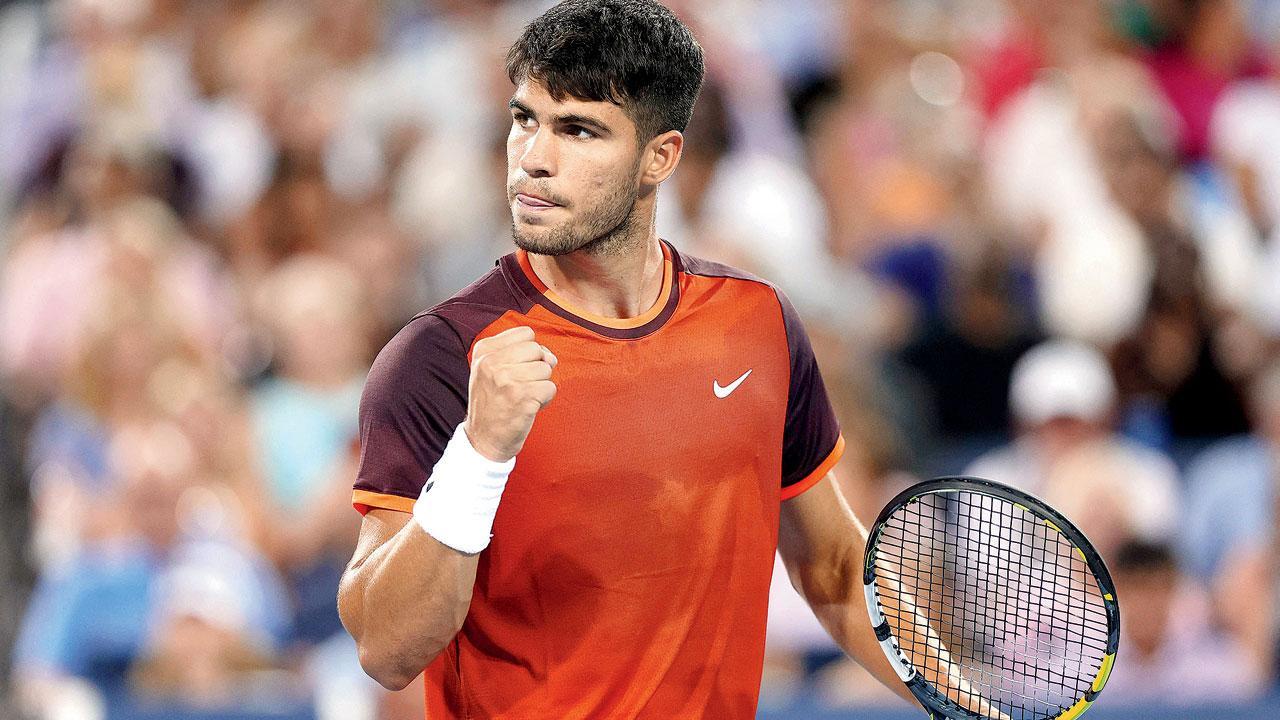 Rain halts Alcaraz; defending champ Gauff crashes out