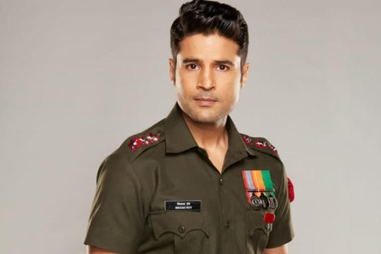 The dashing Rajeev got his solid physique from his father, who served the nation. Rajeev's father, Col. C.L. Khandelwal, is a retired Army officer