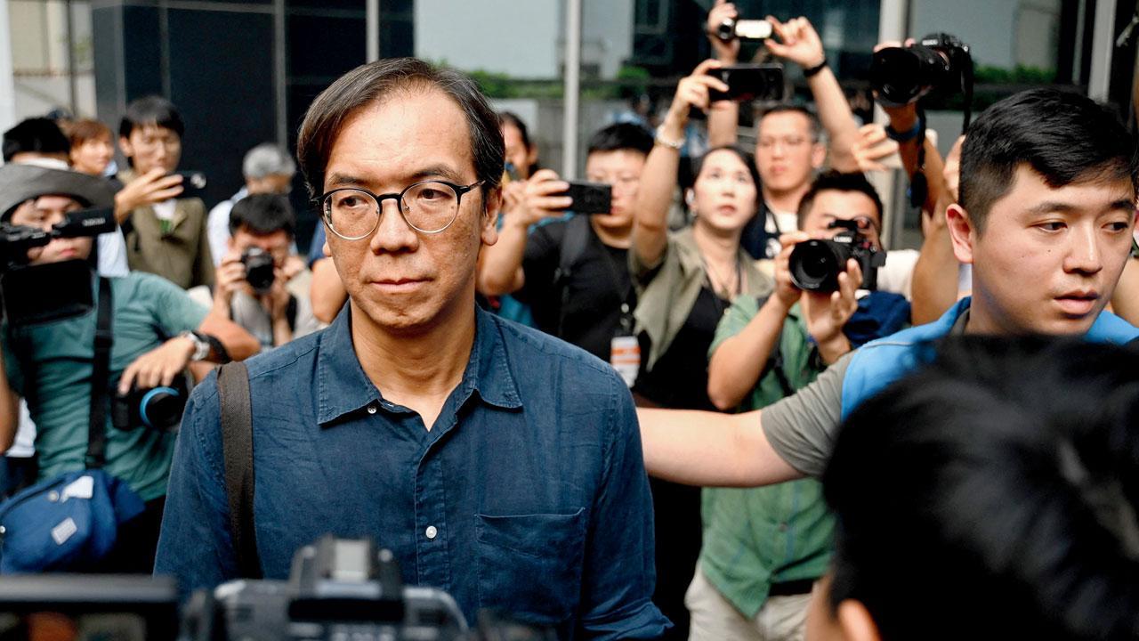 Hong Kong convicts 2 journalists in sedition case