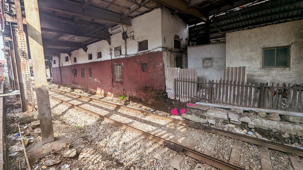 Dadar’s platform 9 ends abruptly
