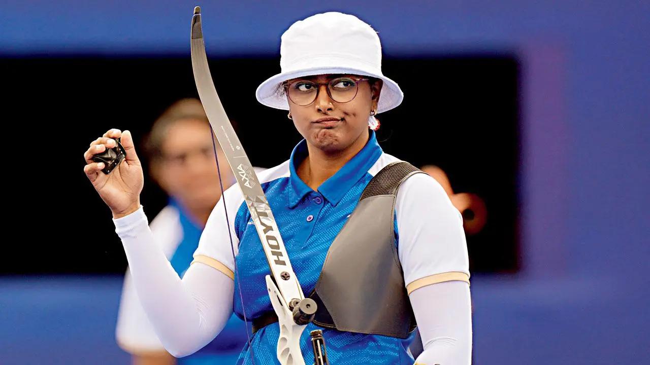 Day 8
Bhaker finished fourth in the finals of the women's 25m pistol event. Dev lost the quarterfinal bout of the men's 71kg category. Deepika Kumari lost the quarterfinals of the individual event and Kaur faced a defeat in the pre-quarterfinals