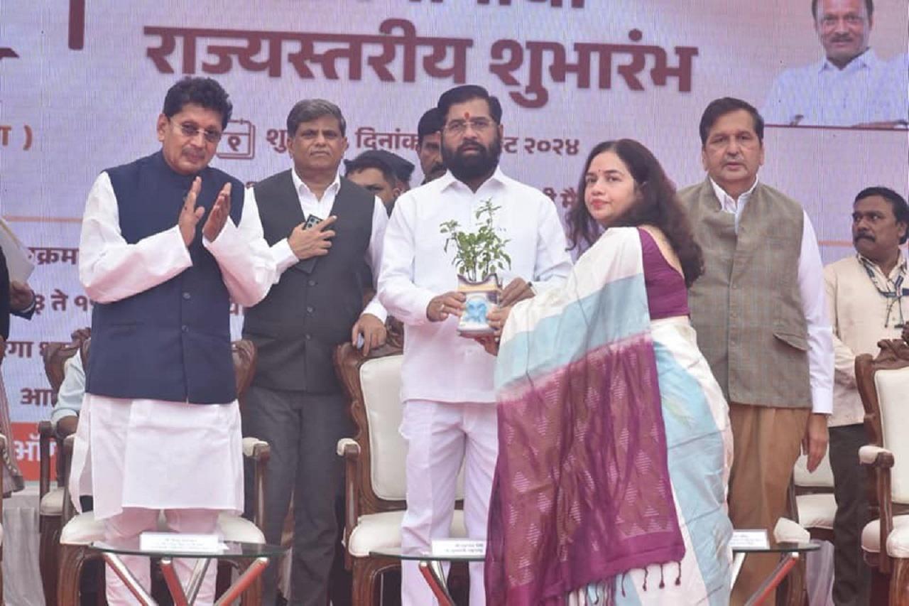 On the occasion, Shinde administered a pledge to citizens that they will hoist the national flag in their homes, and also flagged off a cyclathon and a padyatra (foot march) of students and youth