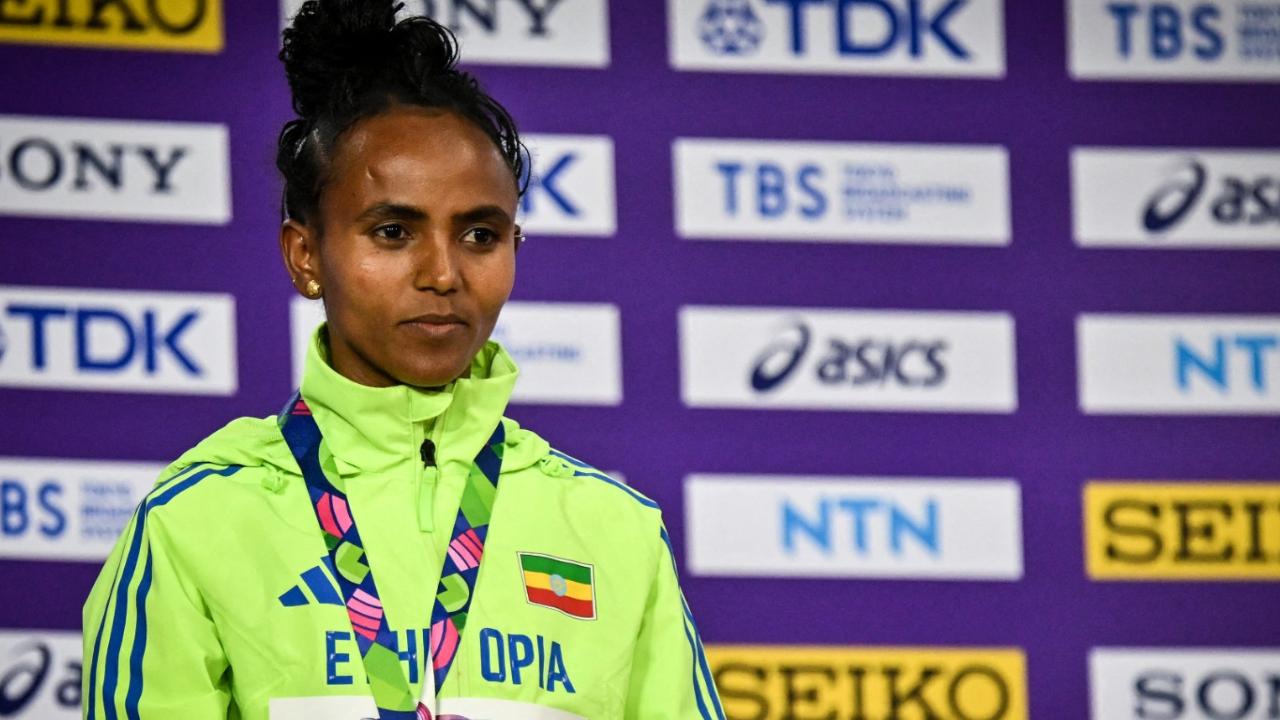 The Kenyan got into a fight with Ethiopia's Gudaf Tsegay when nearly 800m distance was left. Kipyeon pushed the Ethiopian athlete while stretching the arm