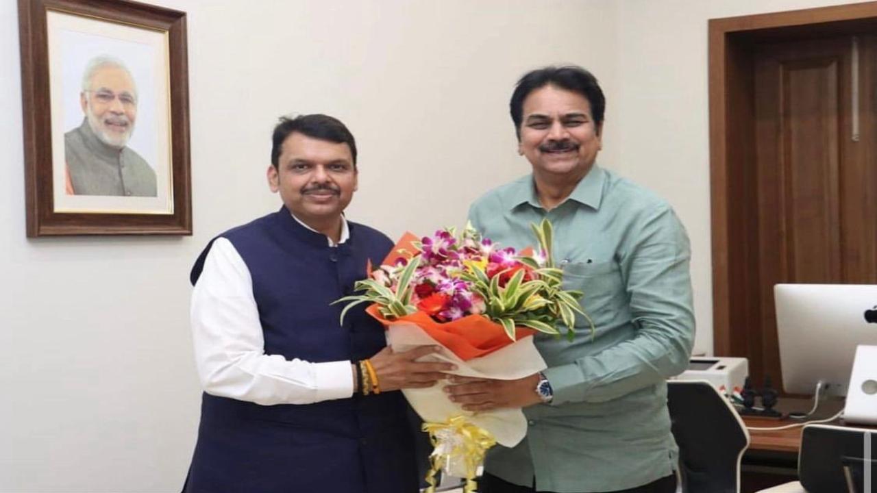 Amid speculations over switch, Maharashtra BJP leader Harshvardhan Patil meets Sharad Pawar in Pune