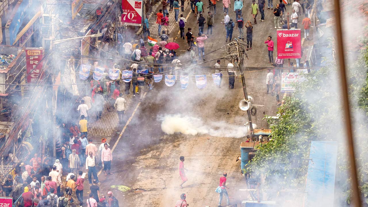Police use teargas shells to disperse students