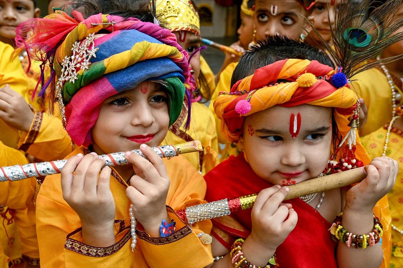 The aarti was performed at Dwarka's ISKCON Temple on the occasion of Shri Krishna Janmashtami