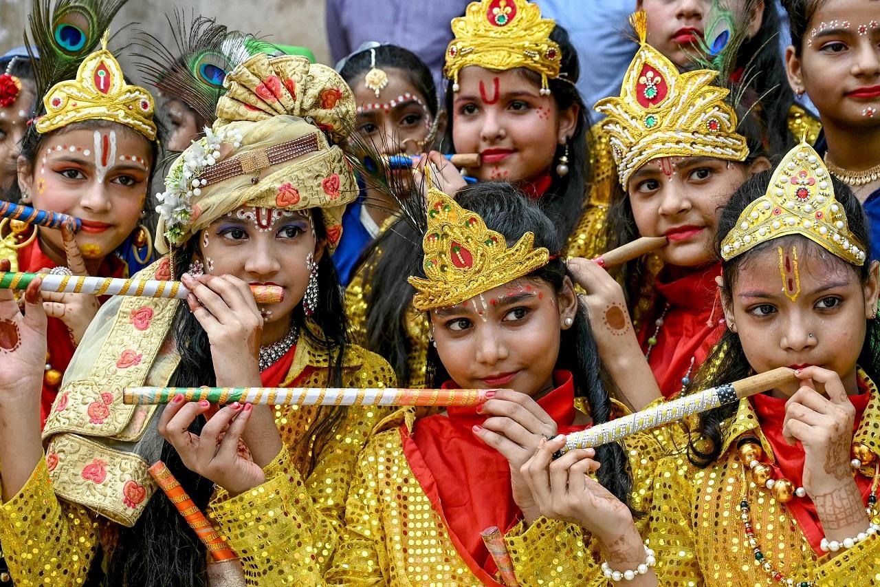 Meanwhile, the curtains opened for the Darshan as devotees in huge numbers gathered at Ahmedabad's ISKCON Temple on the occasion of Shri Krishna Janmashtami