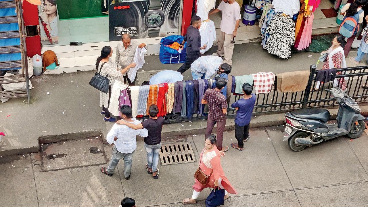 Exclusive | Mumbai: Hawkers return outside Borivli station mere hours after crackdown