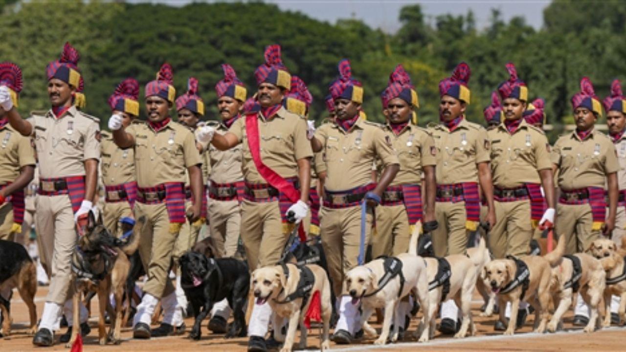 At the Manekshaw Parade Ground in Bengaluru, the police dog squad took part in the full dress rehearsal ahead of the 78th Independence Day celebrations. 